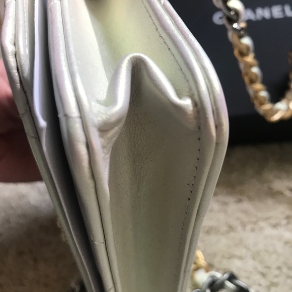 CHANEL 19 WOC iridescent white / ivory 21P - Picture 2 of 12